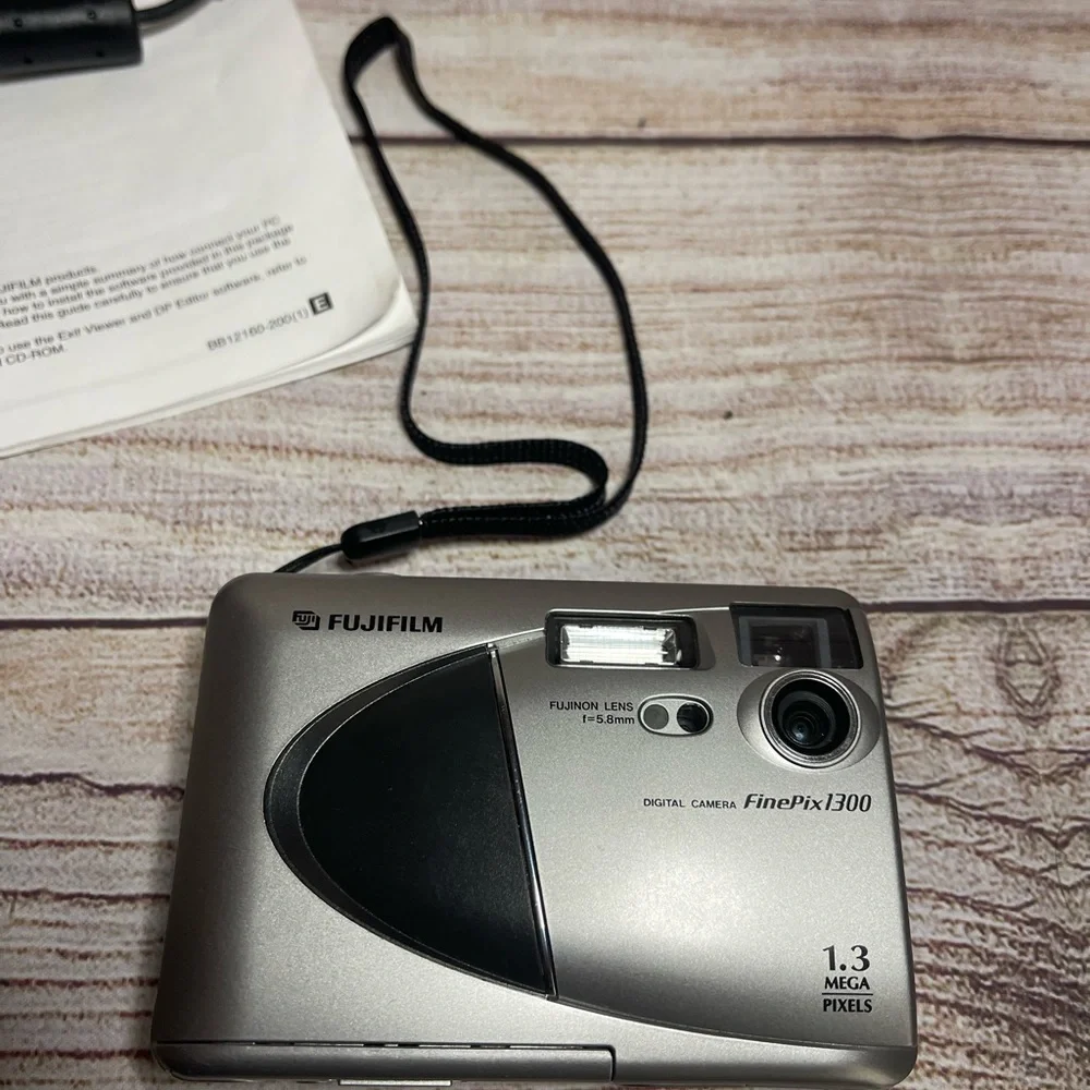 FUJIFILM FinePix 1300 - Digital Camera - 1.3 MEGA PIXELS - Part Repair